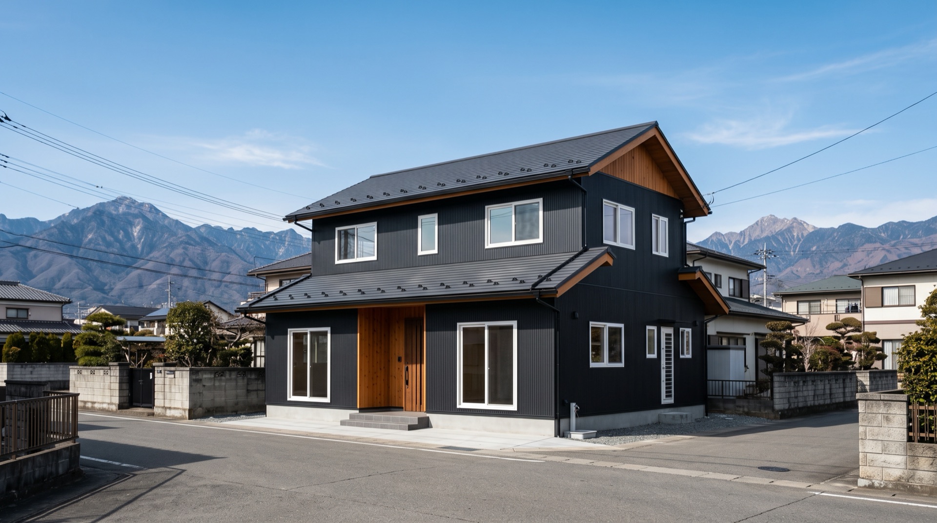 塗り替えを終えた家の外壁と屋根